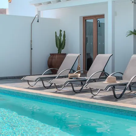 Achaman - Peace, Sea Views And Heated Pool 度假居