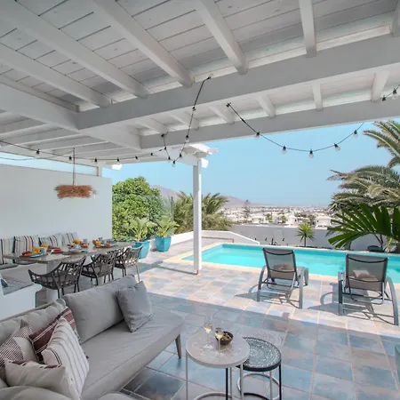 Achaman - Peace, Sea Views And Heated Pool