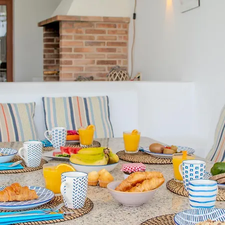 Achaman - Peace, Sea Views And Heated Pool 度假居