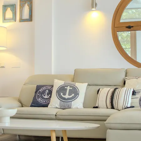 Achaman - Peace, Sea Views And Heated Pool 度假居