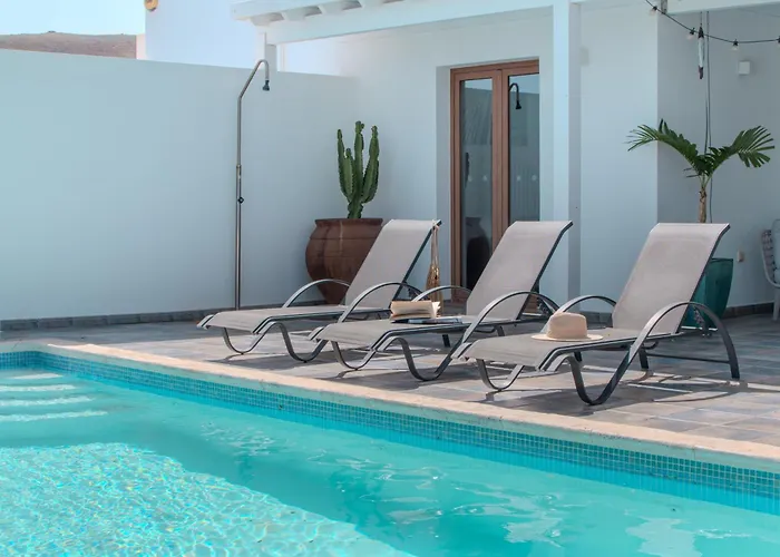 Achaman - Peace, Sea Views And Heated Pool 펜션