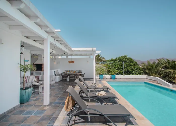 بيت للعطل Achaman - Peace, Sea Views And Heated Pool *