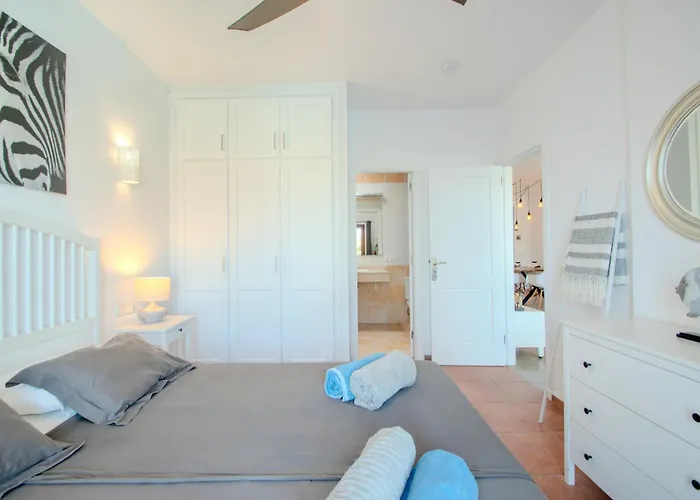 بيت للعطل Achaman - Peace, Sea Views And Heated Pool بلايا بلانكا